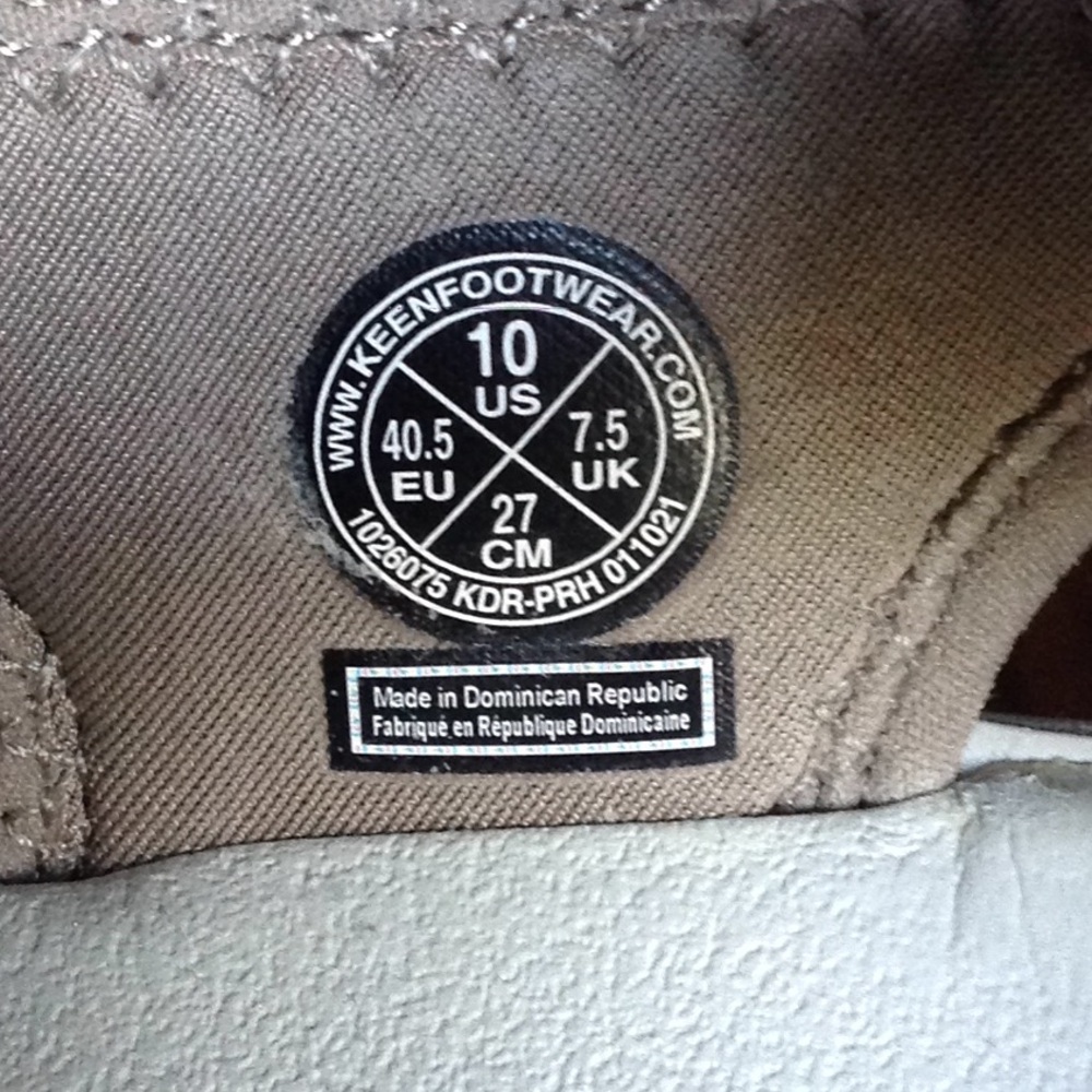 🔥 KEEN - Aztec Print Three Strap Velcro Sandals - Picture 5 of 10